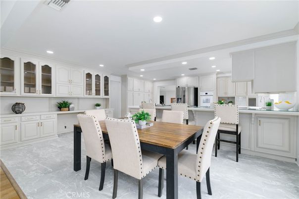 Dining room, Interior, Kitchen, Recessed Lighting, Stainless Steel Appliances