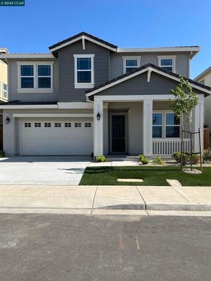 Attached, Exterior, Facade, American Craftsman