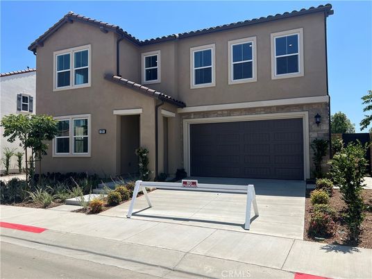 Attached, Exterior, Facade, Mediterranean