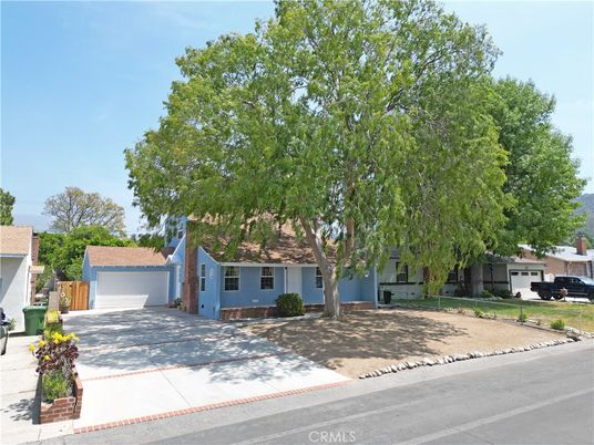 Attached, Exterior, Facade, Ranch