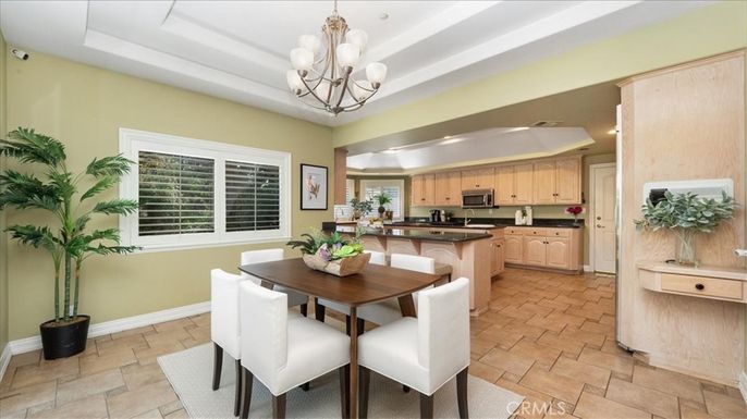 Chandelier, Dining room, Interior, Kitchen, Recessed Lighting, Stainless Steel Appliances