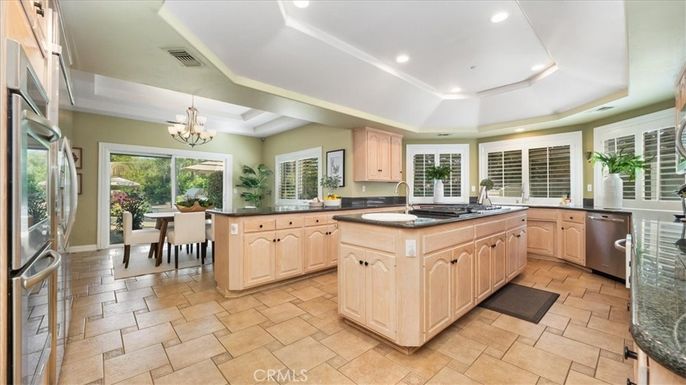 Chandelier, Dining room, Interior, Kitchen, Recessed Lighting, Stainless Steel Appliances