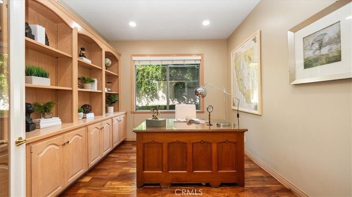 Home Office, Interior, Recessed Lighting, Wood Texture Flooring