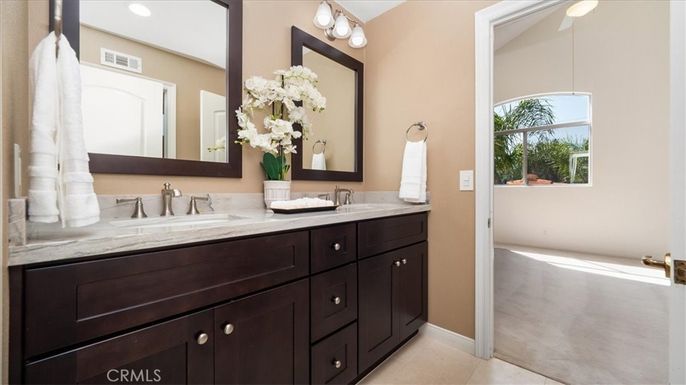 Bathroom, Dual Sink Vanities, Interior, Recessed Lighting
