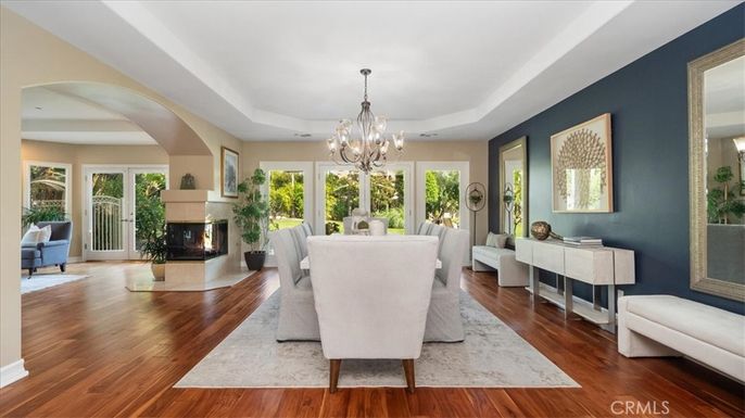 Chandelier, Dining room, Fireplace, Interior, Wood Texture Flooring