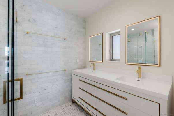 Bathroom, Dual Sink Vanities, Interior, Recessed Lighting