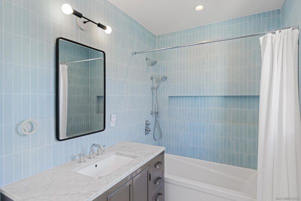 Bathroom, Interior, Recessed Lighting