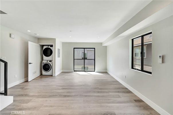 Empty room, Interior, Recessed Lighting, Washer, Wood Texture Flooring