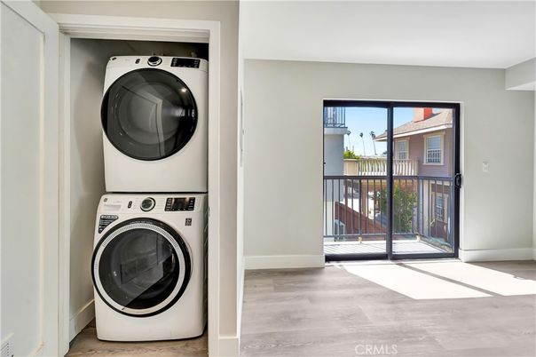 Interior, Utility Closets, Washer, Wood Texture Flooring