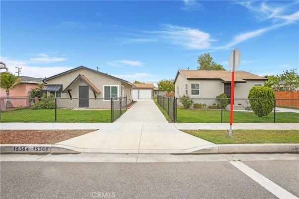 Exterior, Facade, Ranch