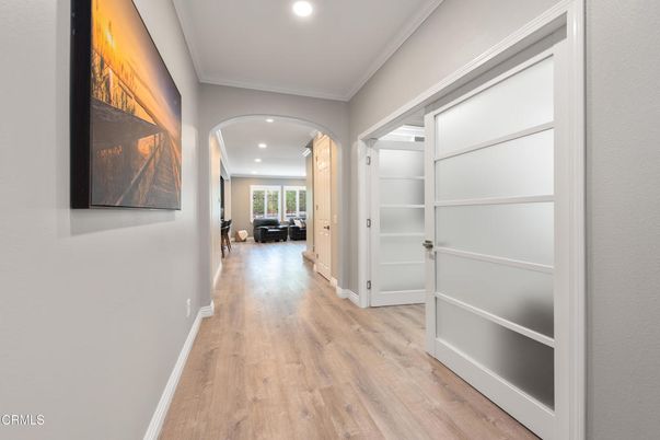 Interior, Recessed Lighting, Wood Texture Flooring