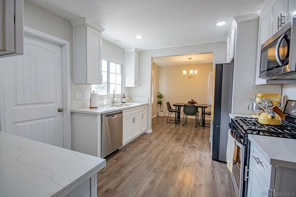 Chandelier, Dining room, Interior, Kitchen, Recessed Lighting, Wood Texture Flooring