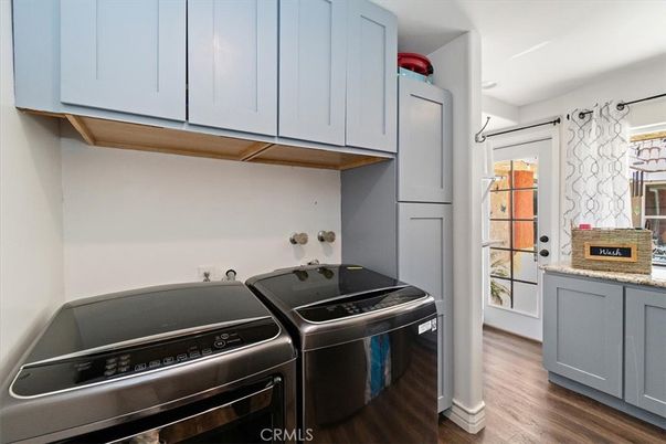Interior, Washer, Wood Texture Flooring