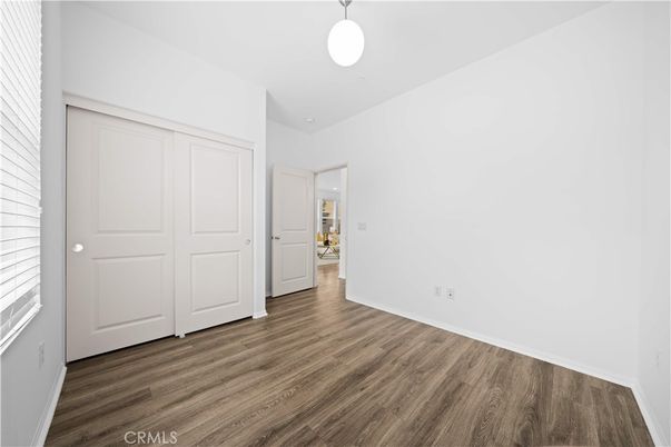 Empty room, Interior, Pendant Lights, Wood Texture Flooring