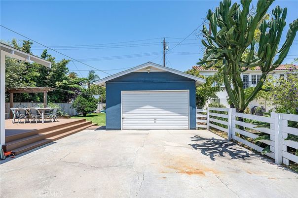 Detached Garage, Exterior