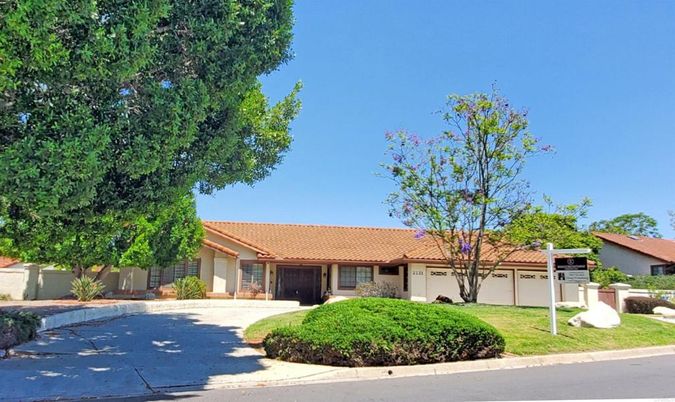 Attached, Exterior, Facade, Ranch