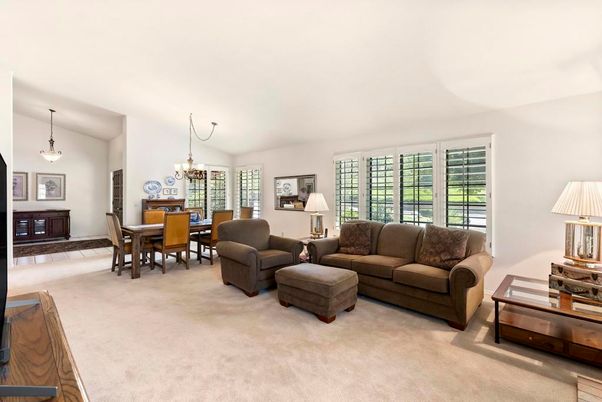 Chandelier, Dining room, Interior, Living room, Pendant Lights