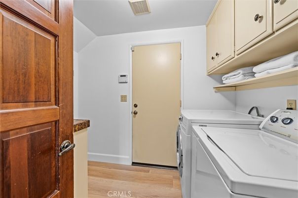 Interior, Washer, Wood Texture Flooring