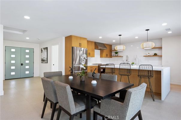 Dining room, Interior, Kitchen, Pendant Lights, Recessed Lighting, Stainless Steel Appliances