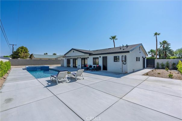 Exterior, Pool