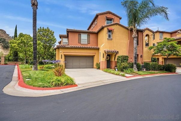 Attached, Exterior, Facade, Mediterranean