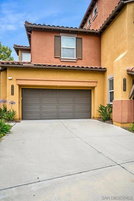 Attached, Exterior, Facade, Mediterranean