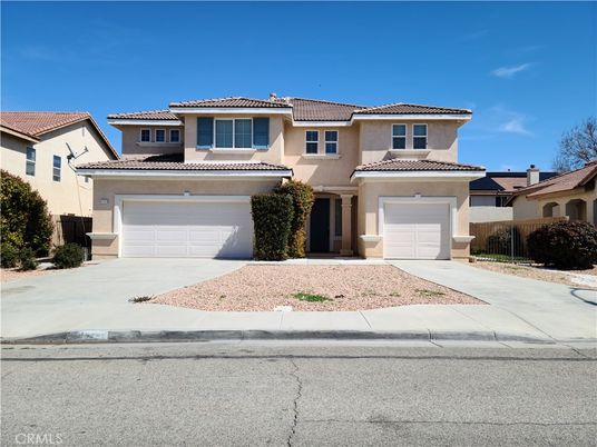 Attached, Exterior, Facade, Mediterranean