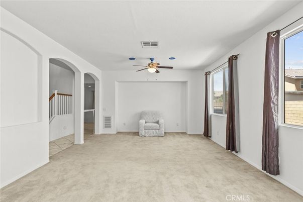 Empty room, Interior