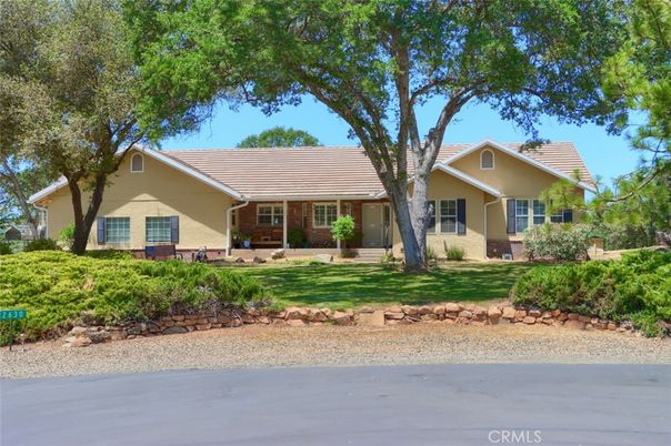 Exterior, Facade, Brick Facade, Ranch