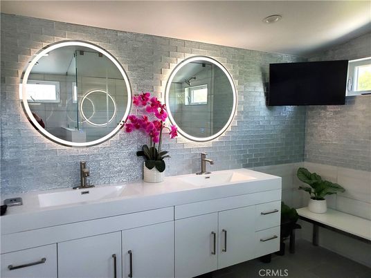 Bathroom, Dual Sink Vanities, Interior, Recessed Lighting