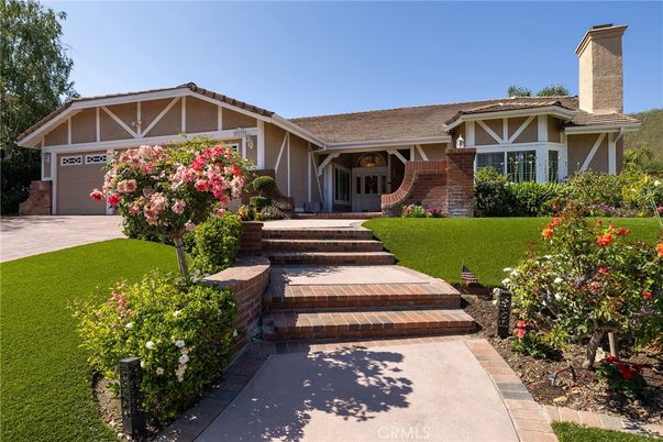 Attached, Exterior, Facade, Ranch