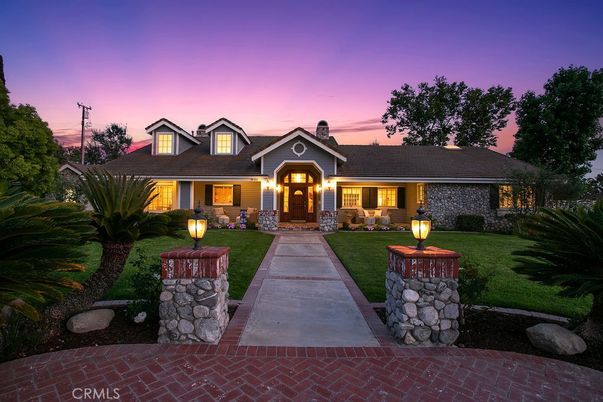 Exterior, Facade, Ranch