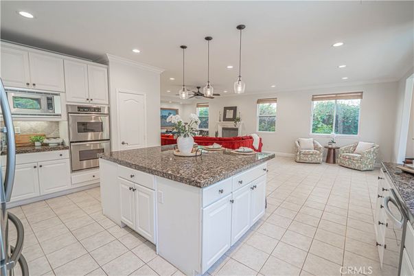 Interior, Kitchen, Living room, Pendant Lights, Recessed Lighting, Stainless Steel Appliances
