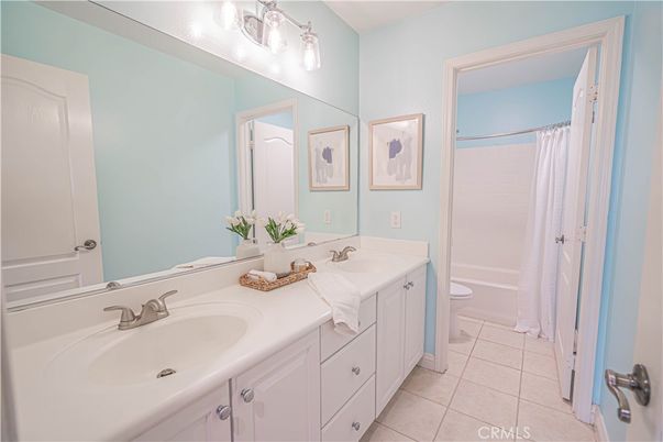 Bathroom, Dual Sink Vanities, Interior