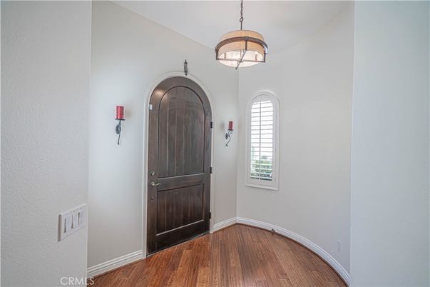 Interior, Pendant Lights, Wood Texture Flooring