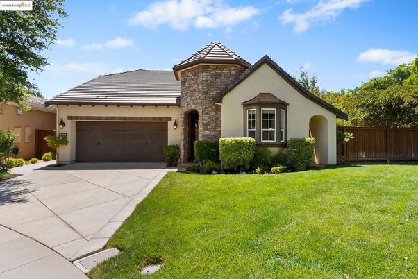 Attached, Backyard, Exterior, Facade, Mediterranean