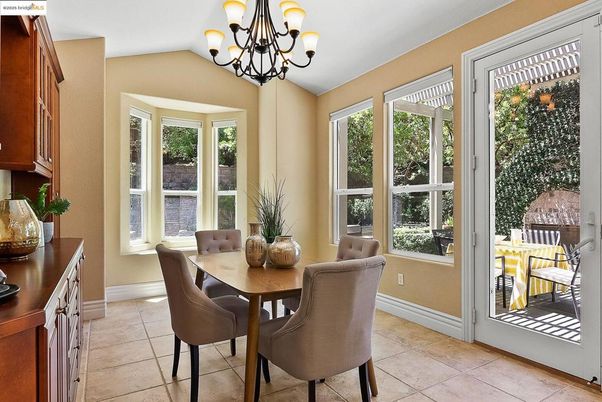 Chandelier, Dining room, Interior