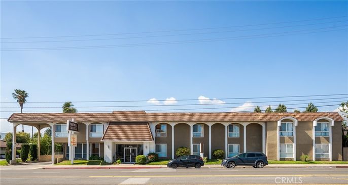 Exterior, Facade, Mediterranean
