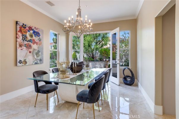 Chandelier, Dining room, Interior