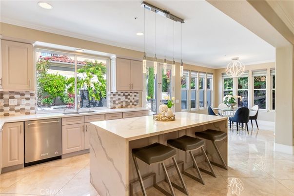 Dining room, Interior, Kitchen, Pendant Lights, Recessed Lighting, Stainless Steel Appliances