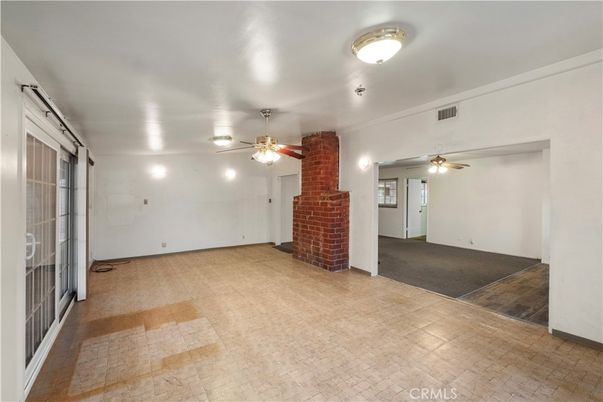 Empty room, Interior