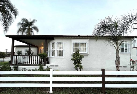 Backyard, Exterior, Facade, Modern