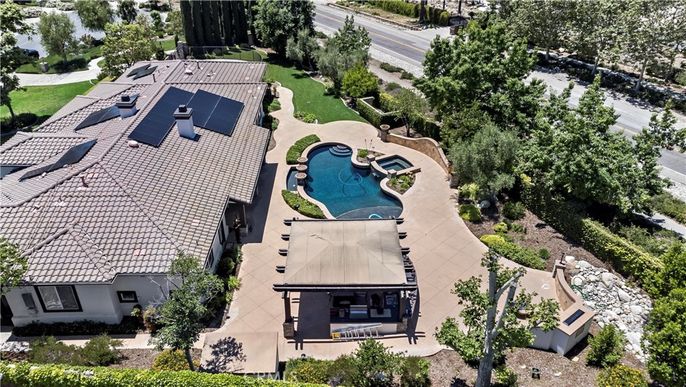 Exterior, Drone
