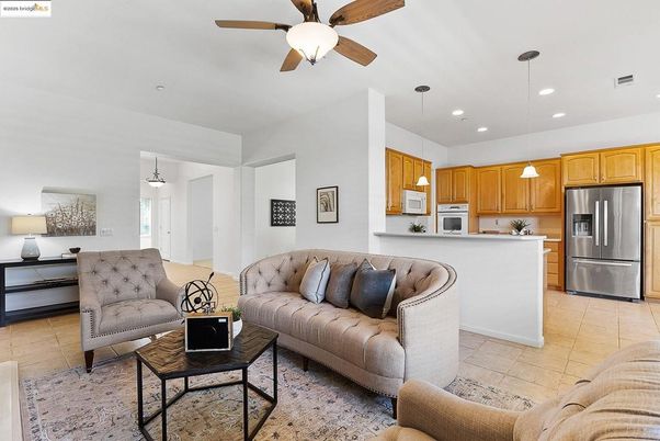 Interior, Kitchen, Living room, Pendant Lights, Recessed Lighting, Stainless Steel Appliances