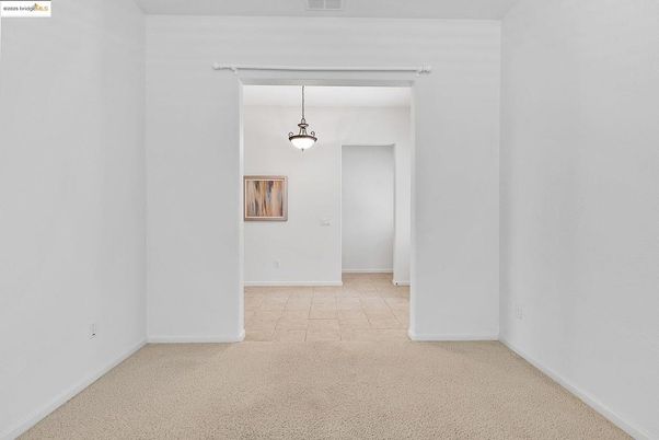Empty room, Interior, Pendant Lights