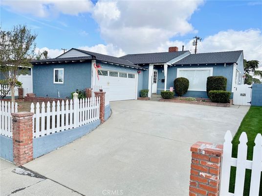 Attached, Exterior, Facade, Ranch