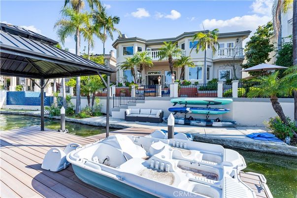 Exterior, Pool, Water