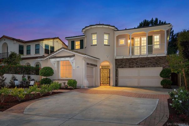 Attached, Exterior, Facade, Mediterranean