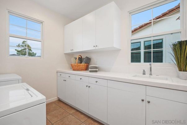 Bathroom, Dual Sink Vanities, Interior, Washer