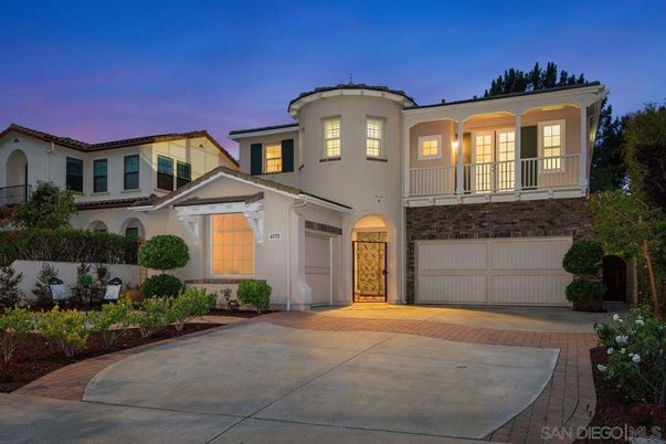 Attached, Exterior, Facade, Mediterranean
